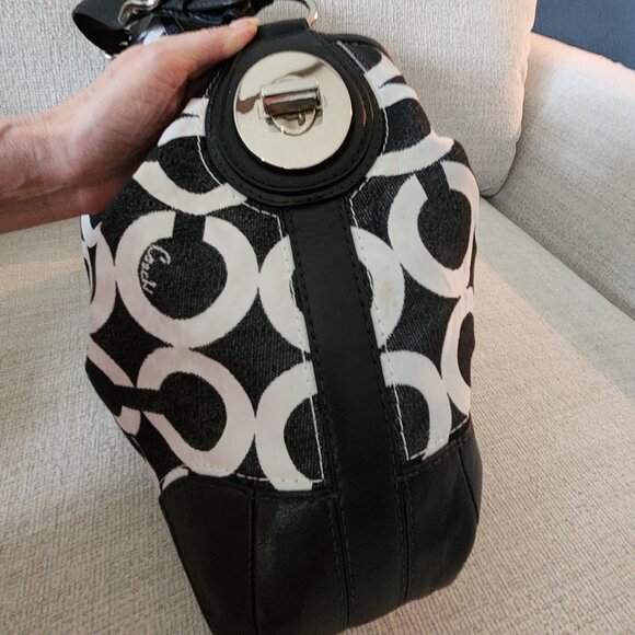 Euc Coach Peyton Op Art Black Hobo Shoulder Bag Purse - Picture 4 of 14